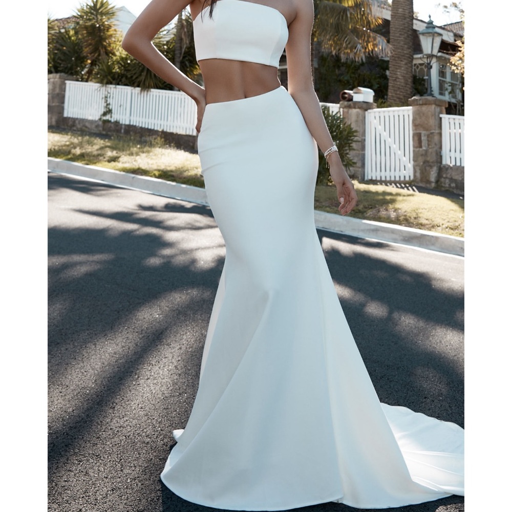 Showpo two piece set. White. Size 6. Worn once